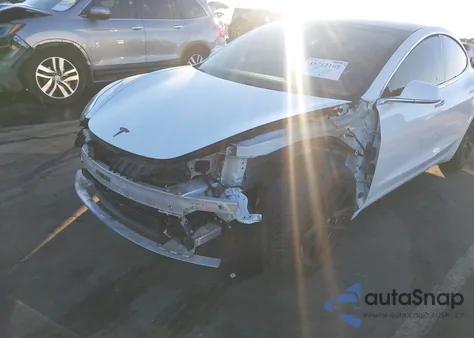 2020 Tesla Model 3 Standard Range Plus Rear-Wheel Drive/Standard Range Rear-Wheel Drive z USA, uszkodzony, nr VIN 5YJ3E1EA5LF612819